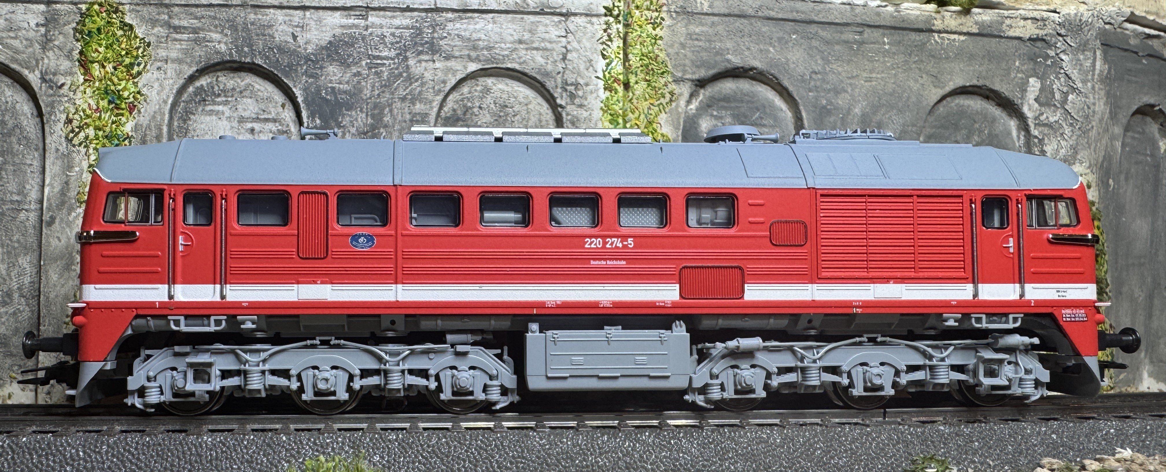 2025_11_25_Lok_BR220a